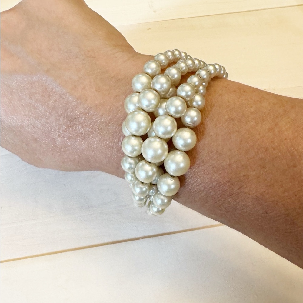 Beautiful Vintage Faux Pear 5 Strand Bracelet